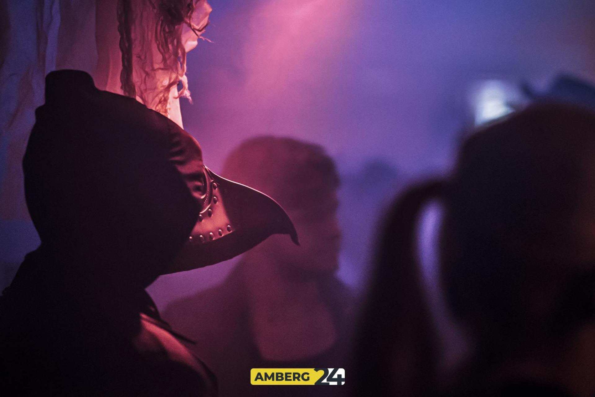 Saures auf die Ohren und eine spooky Atmo haben die Veranstalter der fetten Halloween-Party im Happy Rock versprochen. (Bild: Julia Bär)