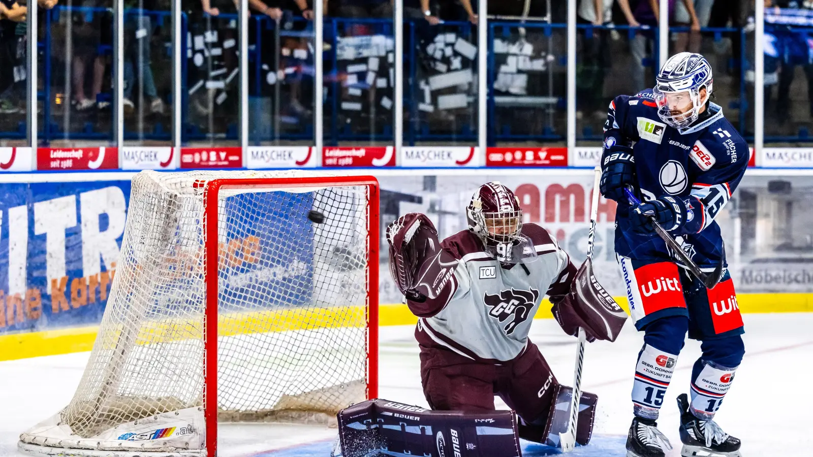 Szenen aus dem Testspiel der Blue Devils Weiden (blaue Trikots) gegen die University of Ottawa.  (Bild: Tobias Neubert)