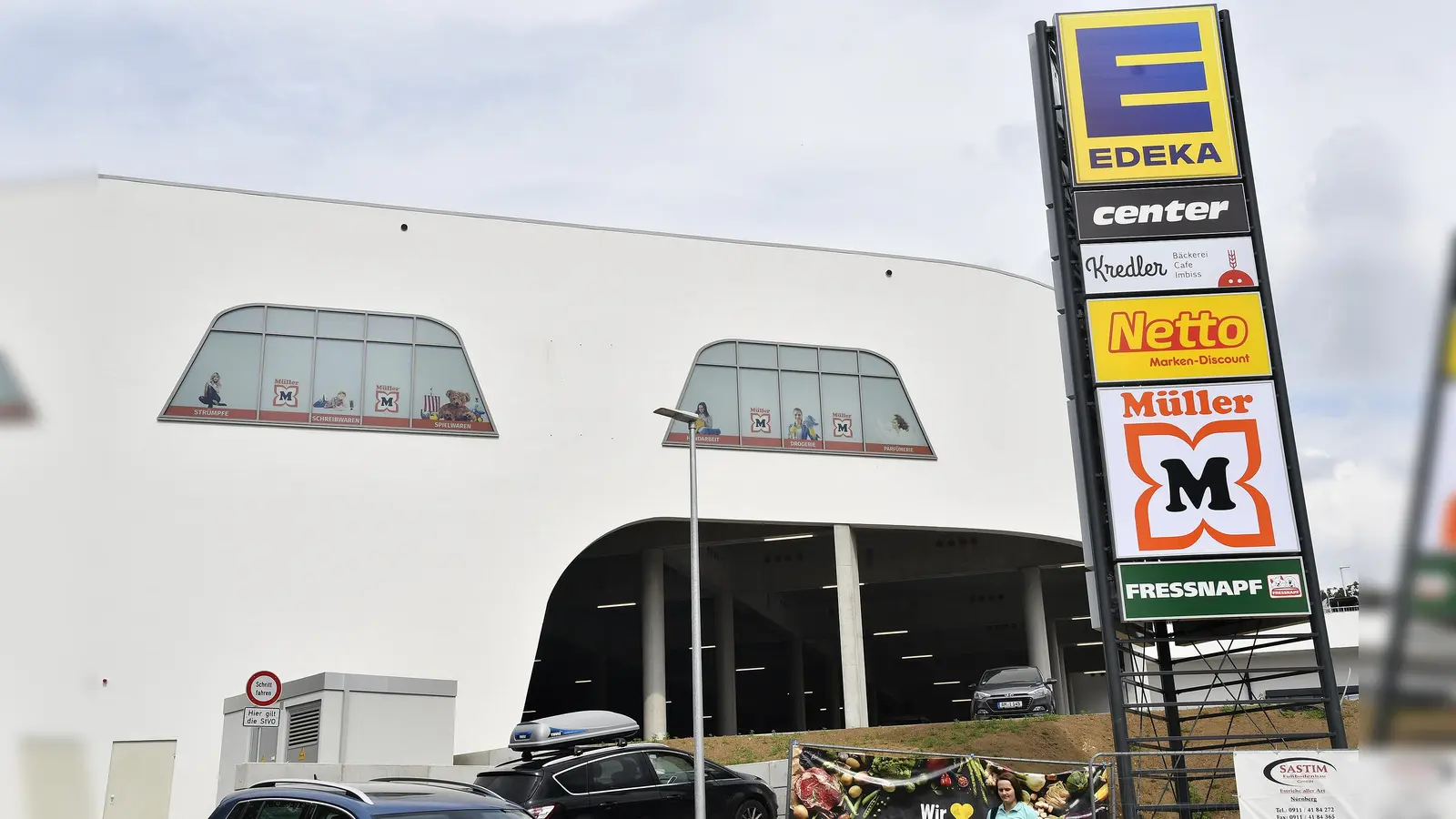 Die Polizei sucht nach einer Unfallflucht in Sulzbach-Rosenberg nach Zeugen. (Archivbild: Petra Hartl)