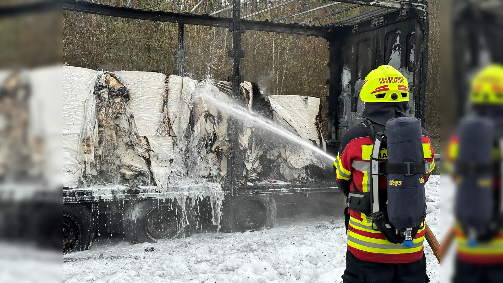 Bei einem Brand auf der A6 wurde niemand verletzt. Ein Anhänger mit Papierrollen brannte völlig aus. (Bild: Florian Schlegel/FFW Haselmühl)