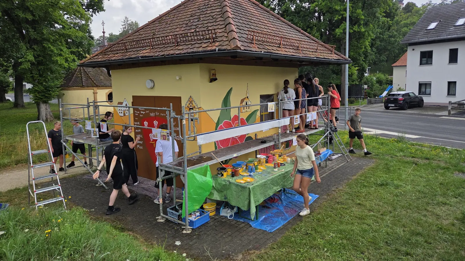 Jede Seite zeigt unterschiedliche und wohlüberlegte Motive mit lokalem Bezug. (Bild: Tobias Gräf)