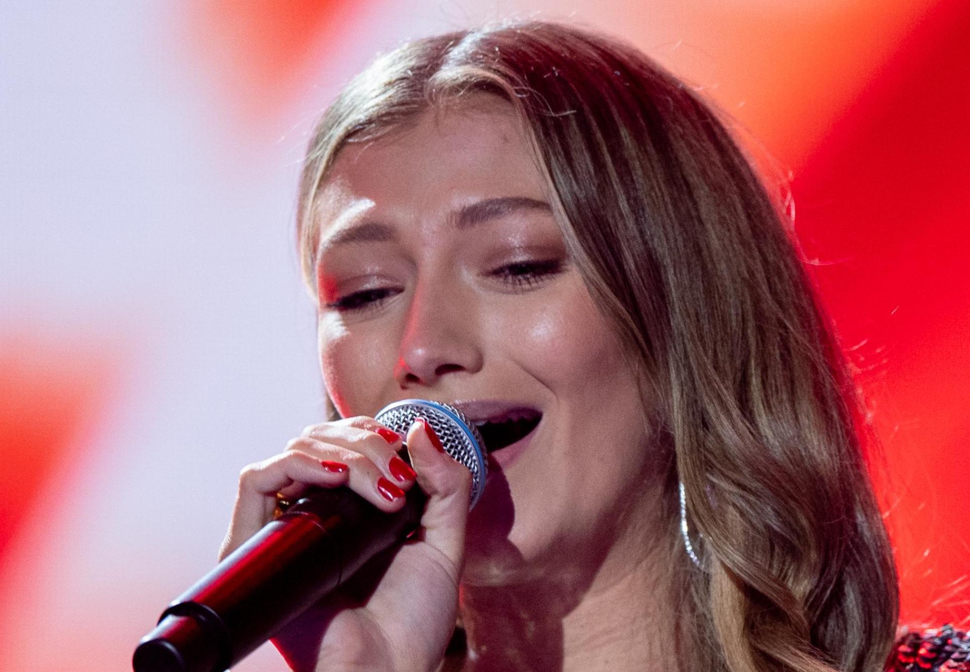 Wenn Leony mal nicht auf der Bühne oder im Studio ist, besucht sie ihre Eltern. Dieses Mal, durften Fans ihr Fragen via TikTok stellen. (Archivbild: Hendrik Schmidt/dpa)