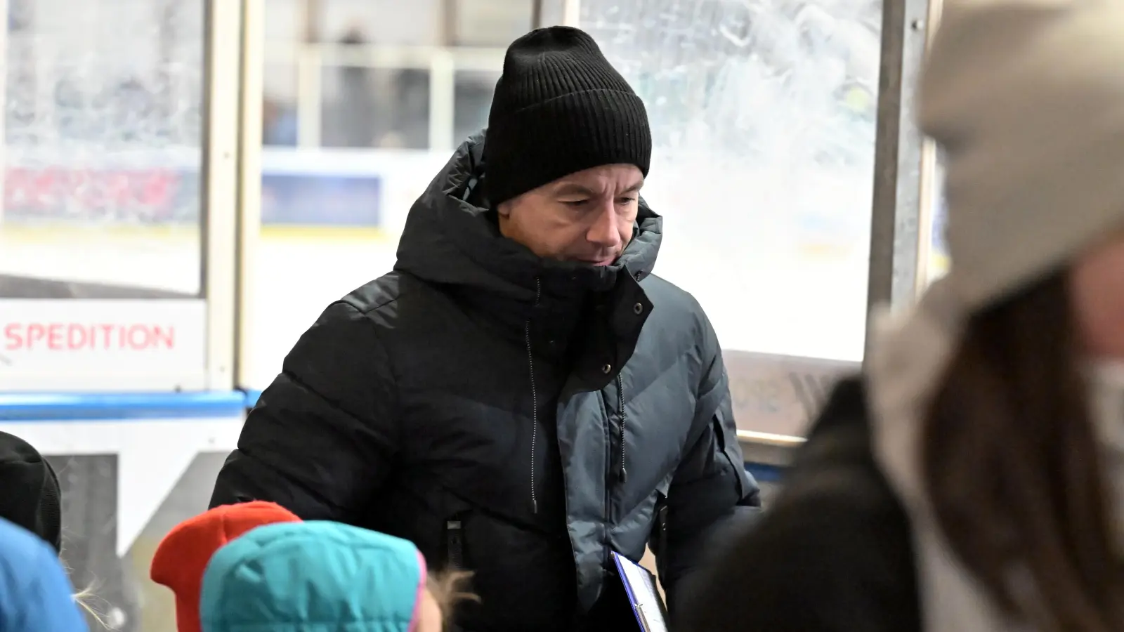 Für Dirk Salinger war nach der Niederlage in Kempten – der sechsten in Folge – Schluss: Er trat als Trainer des ERSC Amberg zurück.  (Bild: Hubert Ziegler)
