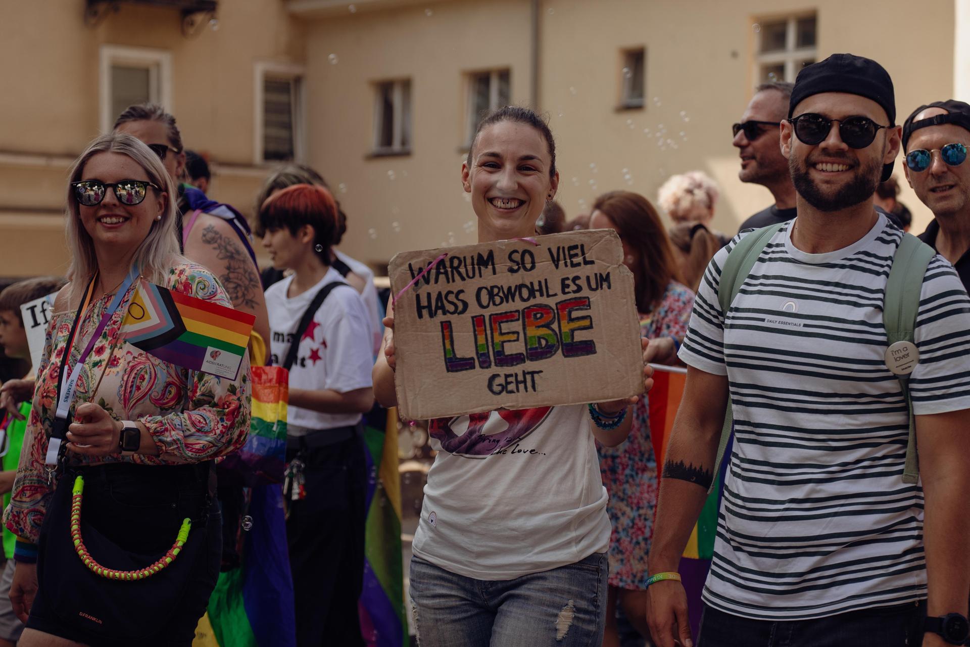 Das war beim Amberger CSD-Demozug am Samstag los. (Bild: Ria Schmidt)