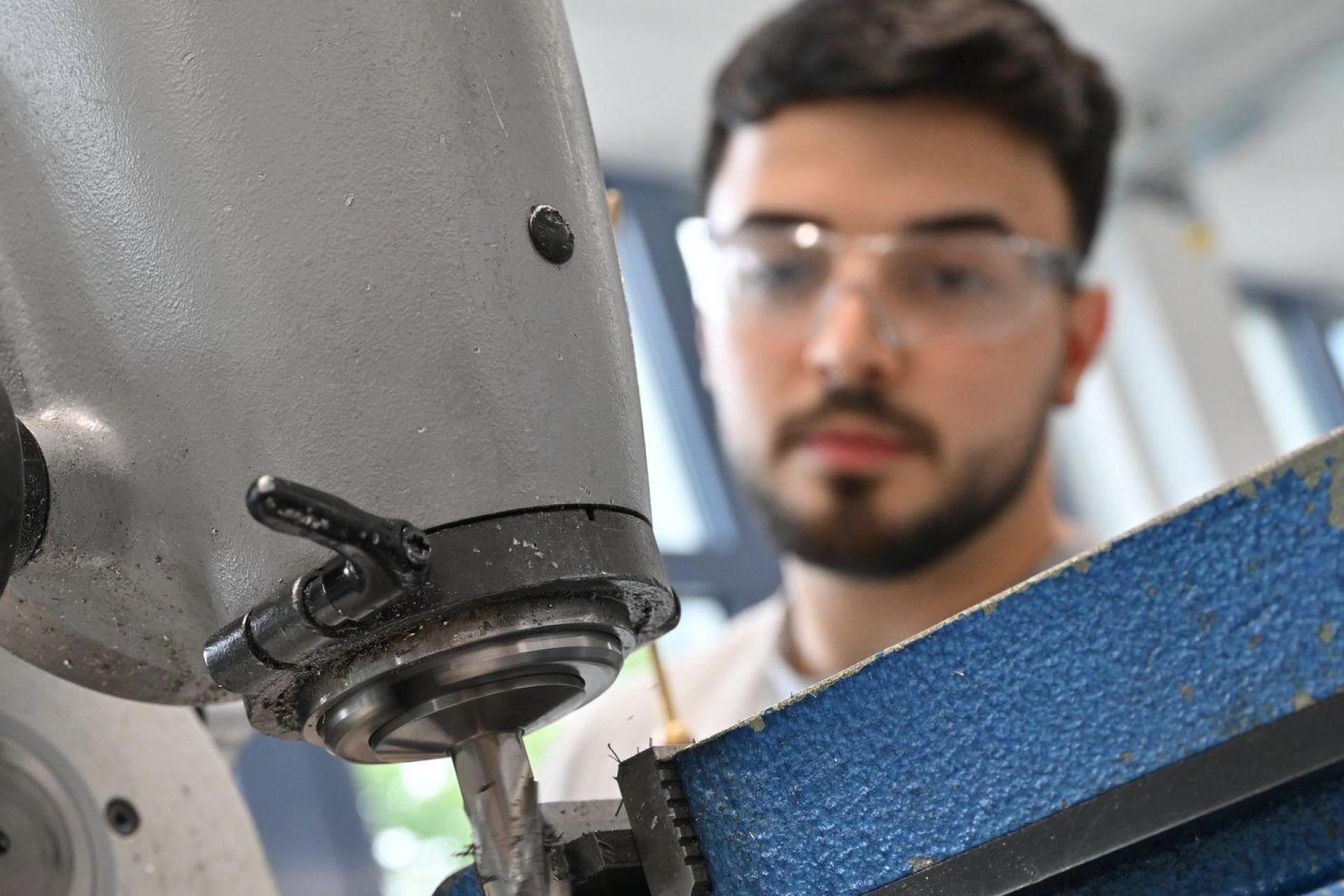 In Amberg gibt es eine große Auswahl an Ausbildungsplätzen. (Symbolbild) (Bild: Peter Kneffel/dpa)