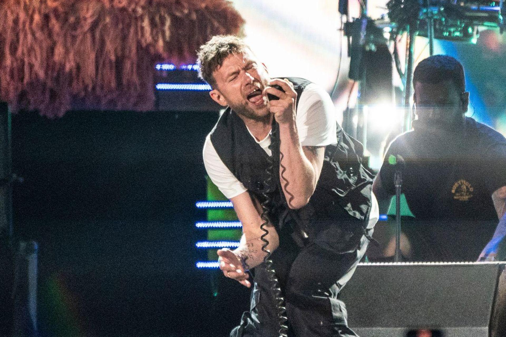 Hinter der Comic-Band Gorillaz verbergen sich der Blur-Sänger Damon Albarn und andere Künstler. (Archivbild) (Bild: Amy Harris/Invision/AP/dpa)