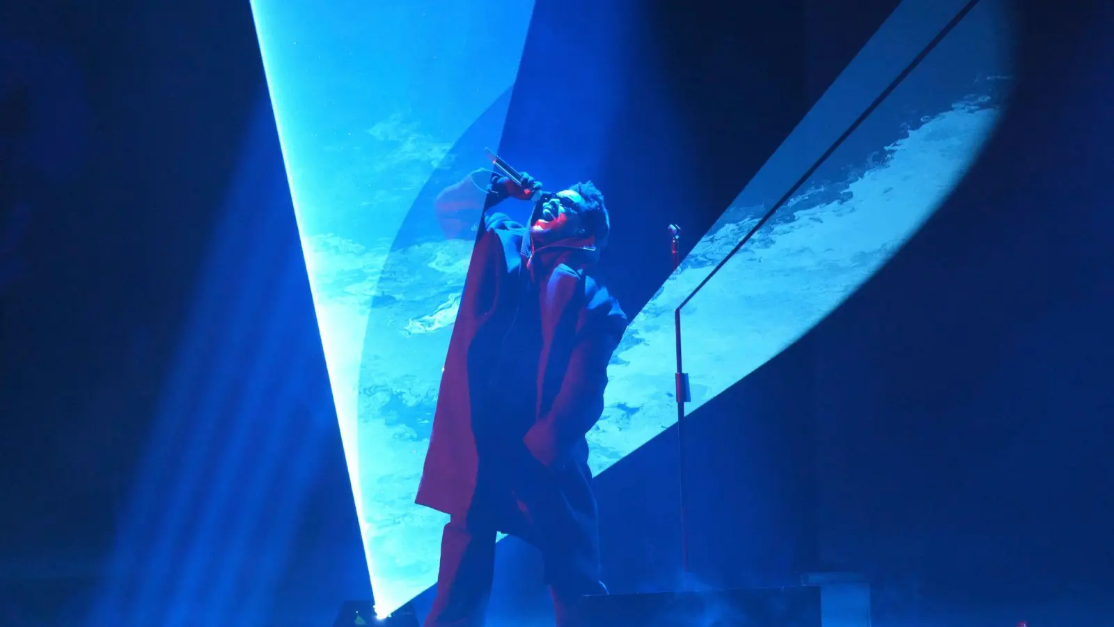 The Weeknd bei den Grammys. (Archivbild) (Bild: Chris Pizzello/Invision/AP/dpa)