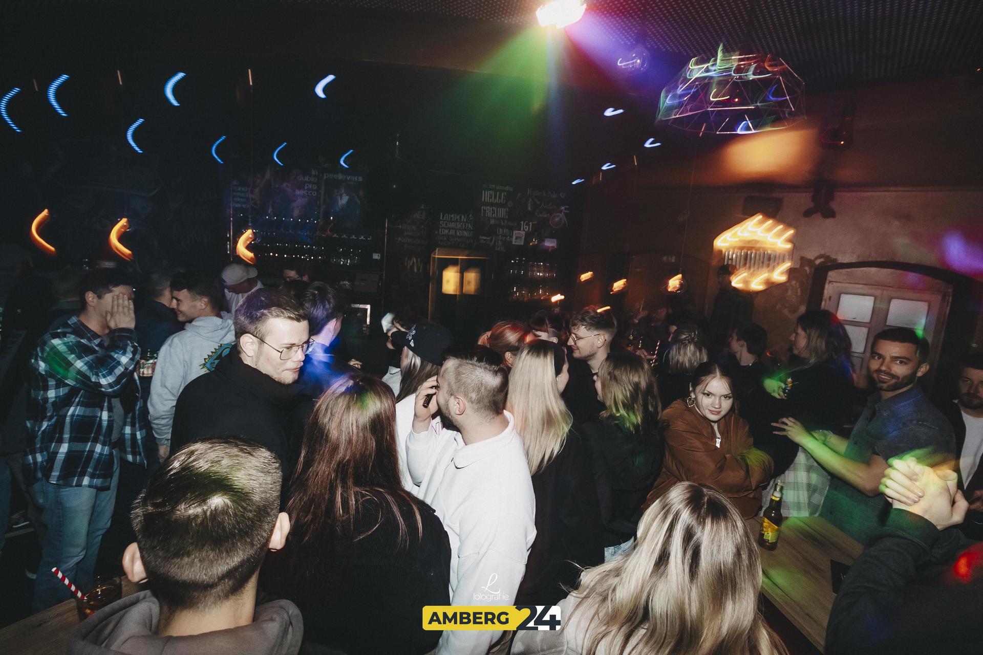 Das Feiern nimmt kein Ende. Batz und „Tanzdirektion Süd” heizten beim Househof ein.  (Bild: Leonie Hartung)