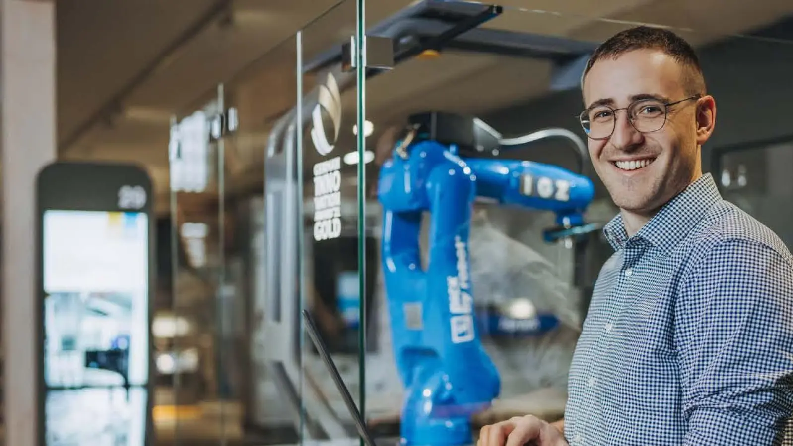 IGZ: Work with Passion. „Mit ausgezeichneten Innovationen den Markt prägen – das begeistert mich.” (Bild: IGZ)