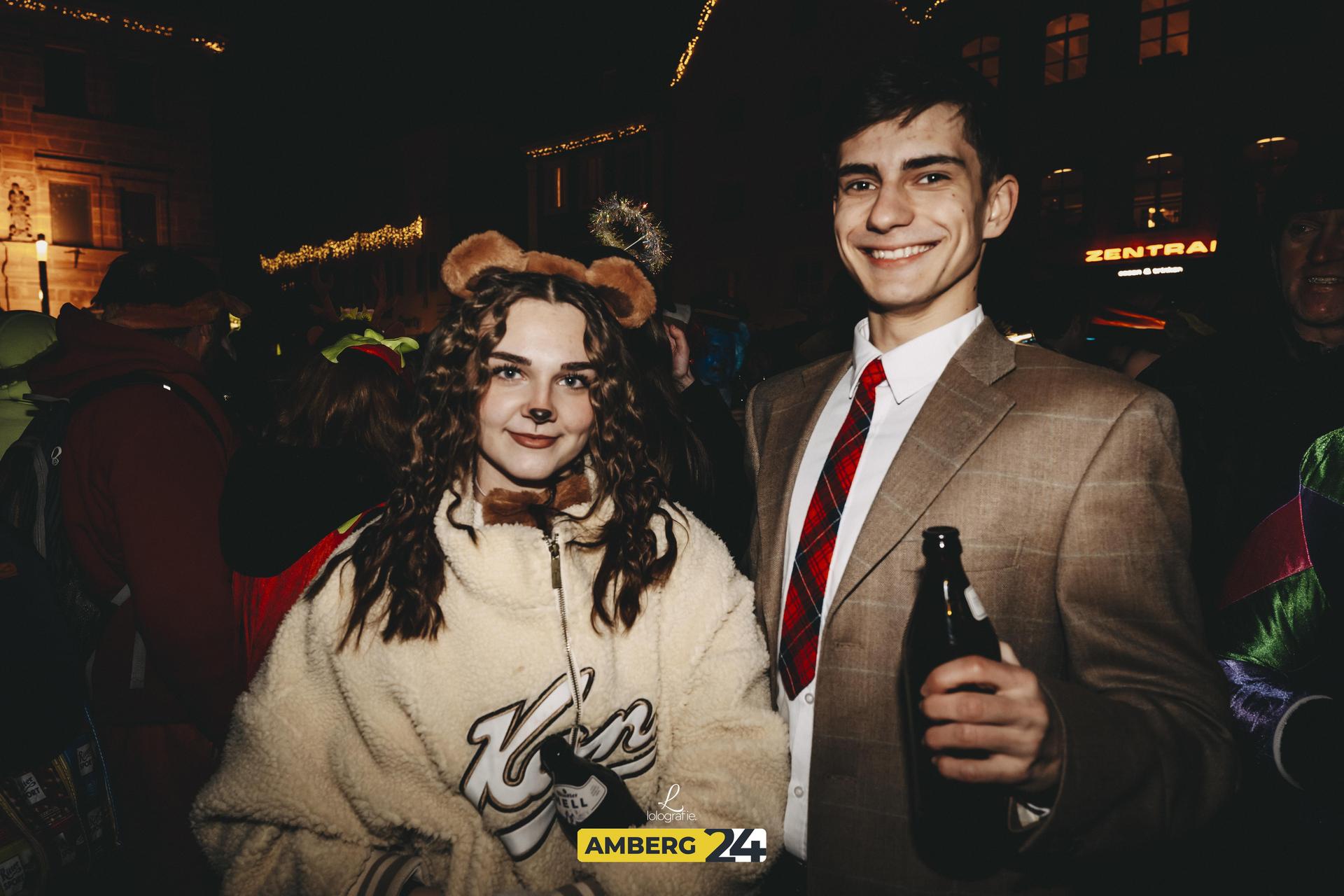 Amberger Hexennacht: Das war 2025 am Marktplatz los. Wir wünschen euch viel Spaß mit den Fotos.  (Bild: Leonie Hartung)