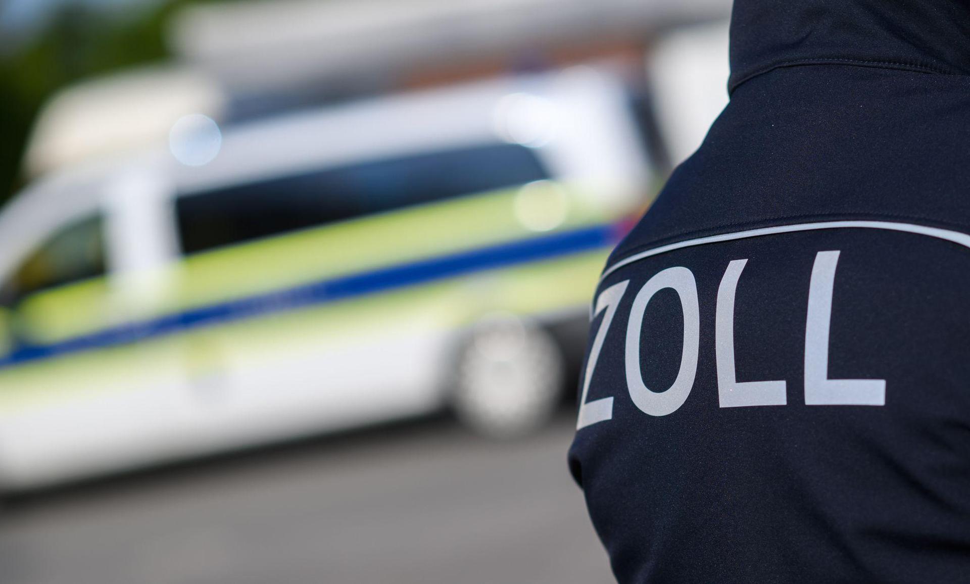 Der Inhaber eines Unternehmens aus Amberg wurde wegen nicht gezahlter Sozialversicherungsbeiträge an seine Mitarbeiter zu einer Geldstrafe verurteilt. (Symbolbild: Julian Stratenschulte/dpa)