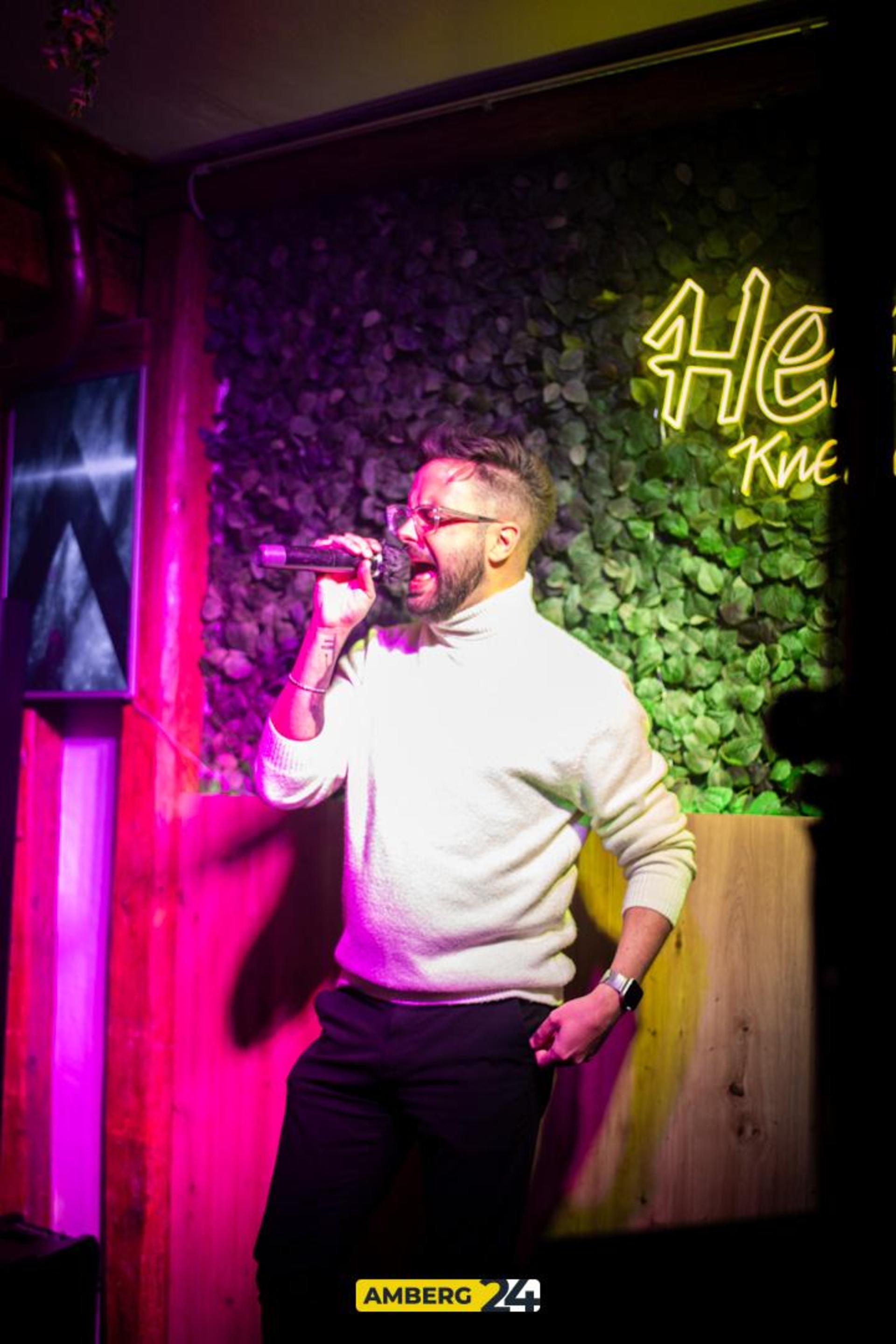 Die Bilder vom Karaoke im Herzog. (Bild: Julia Bär)