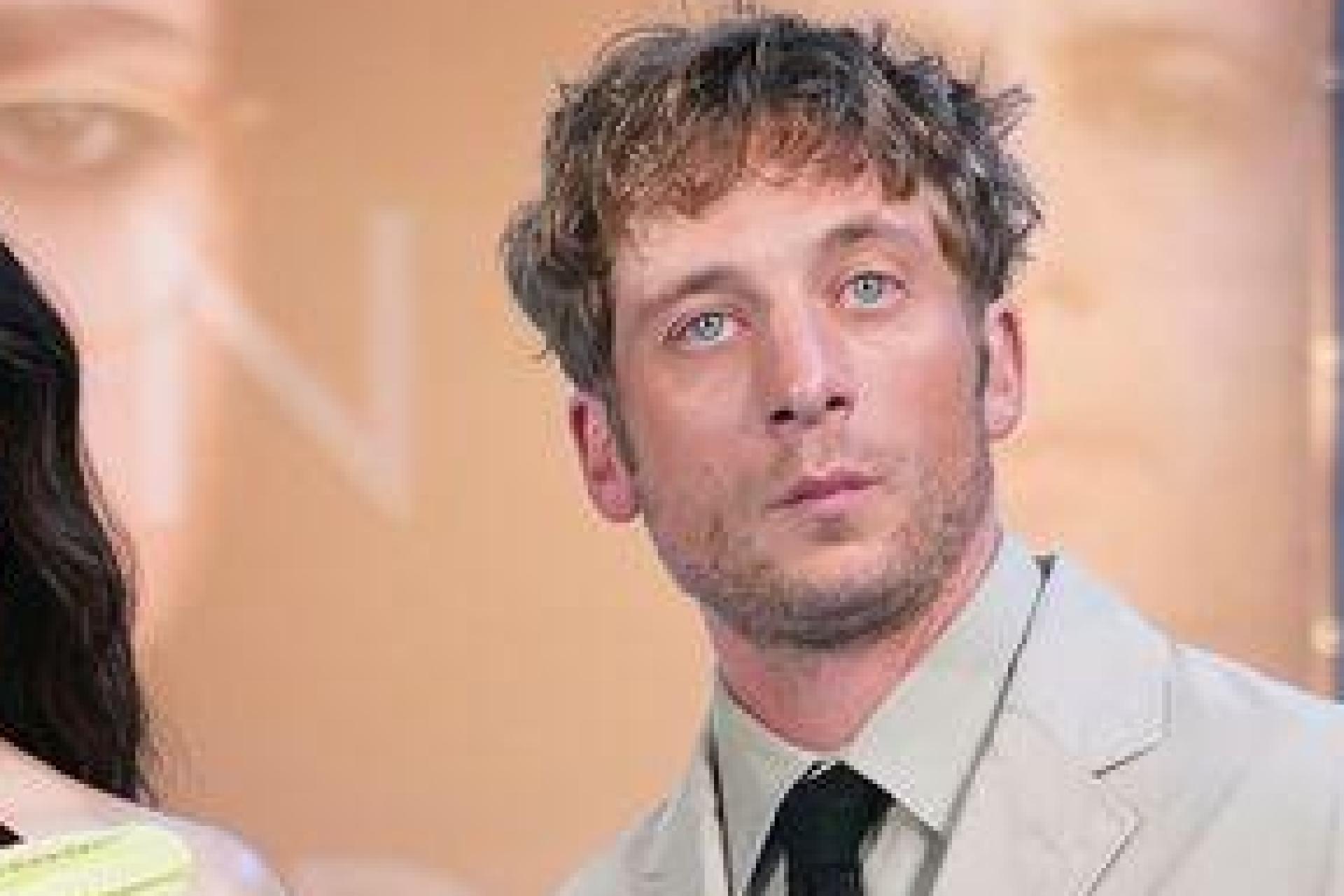 Mikey Madison und Jeremy Allen White halten sich privat von Social Media fern. (Archivbild) (Bild: Scott A Garfitt/Invision/AP/dpa)