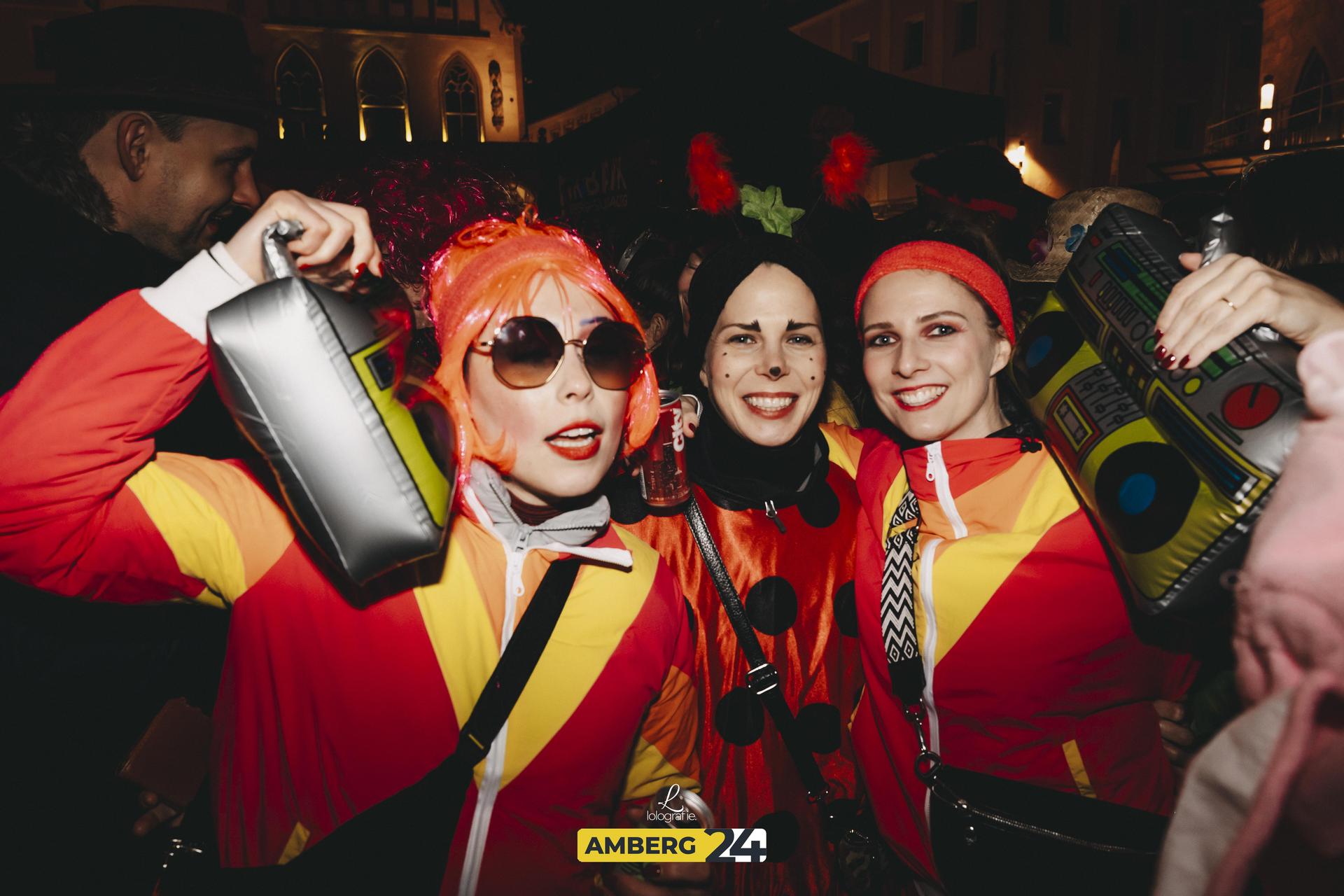 Amberger Hexennacht: Das war 2025 am Marktplatz los. Wir wünschen euch viel Spaß mit den Fotos.  (Bild: Leonie Hartung)