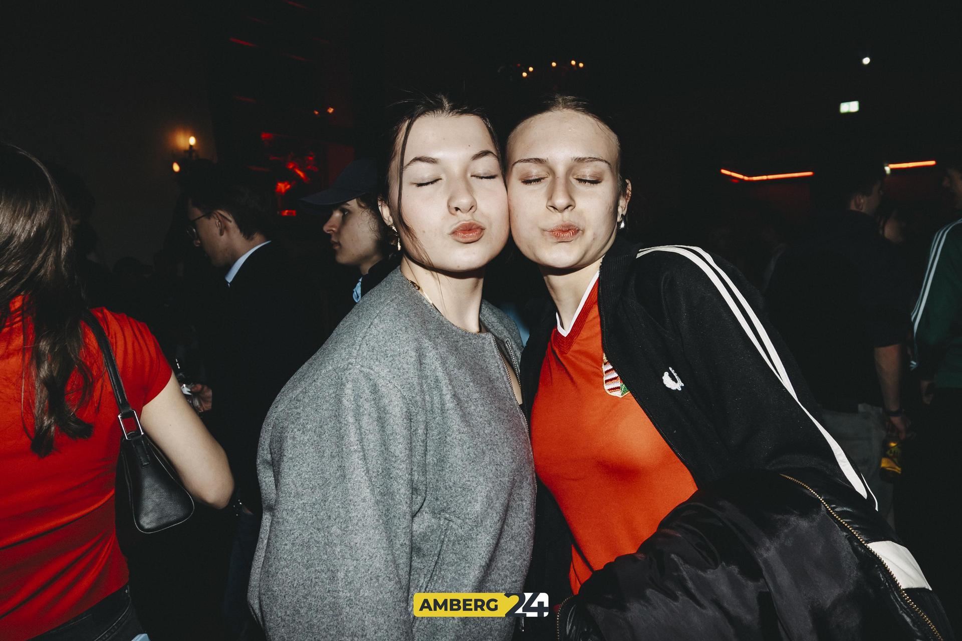 Die FOS/BOS hat zur Q-Party ins Casino eingeladen. Das sind die Bilder.  (Bild: Lolografie)