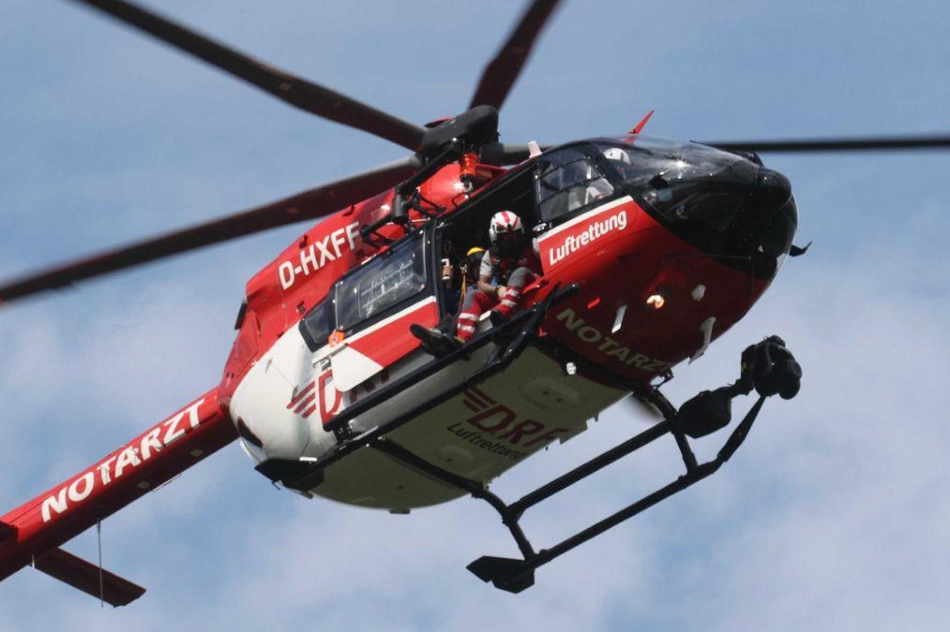 Der Jugendliche wurde per Hubschrauber in ein Krankenhaus gebracht, wo er zwei Tage später starb.  (Symbolbild: Bodo Schackow/dpa)
