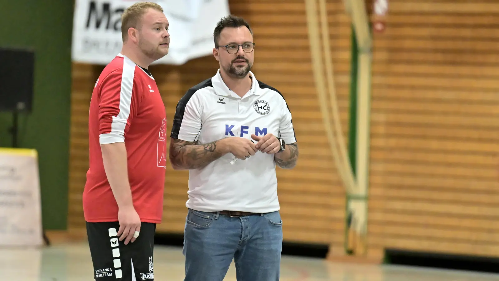 Trainer Michael Klose (rechts) und seine Männer erwarten die HSG Nabburg/Schwarzenfeld. (Bild: Hubert Ziegler)