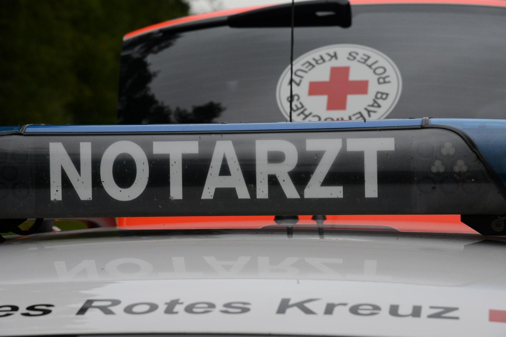 Auf den ersten Blick blieben die Fahrerin und der Fahrer unverletzt. (Bild: Petra Hartl)