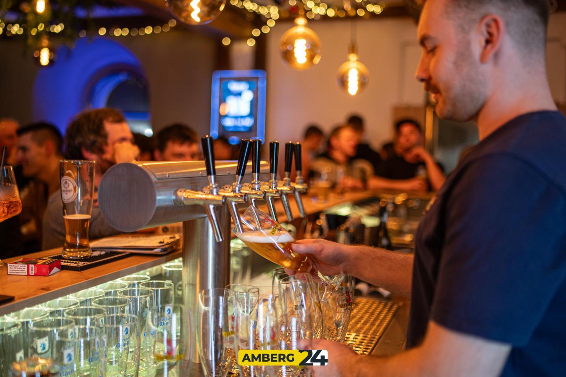 Bilder zum Weihnachts-Festbier Anstich im Herzog. (Bild: Julia Bär)