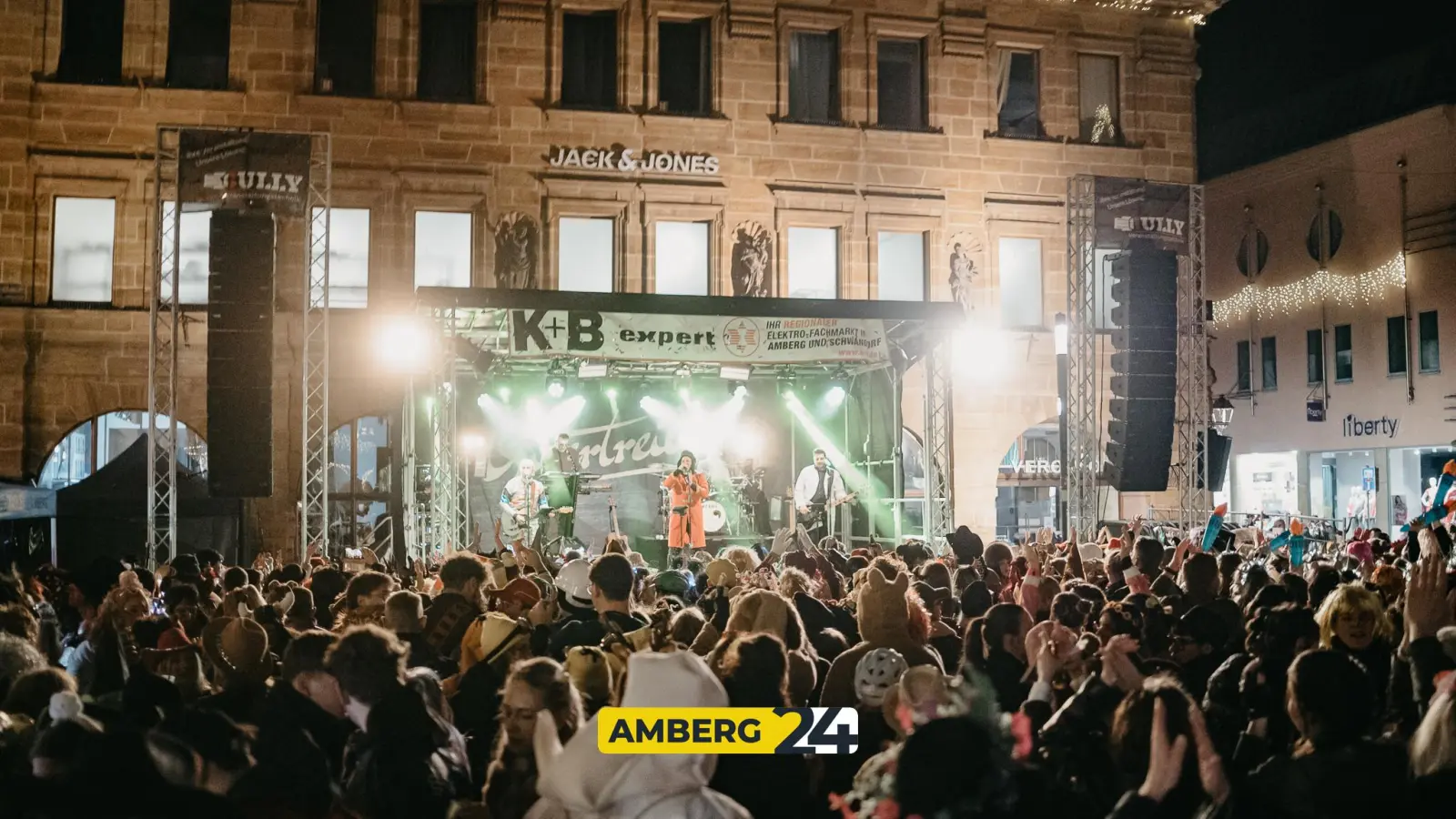 Die Bilder der Amberger Hexennacht vom Marktplatz. (Bild: Mario Donhauser)