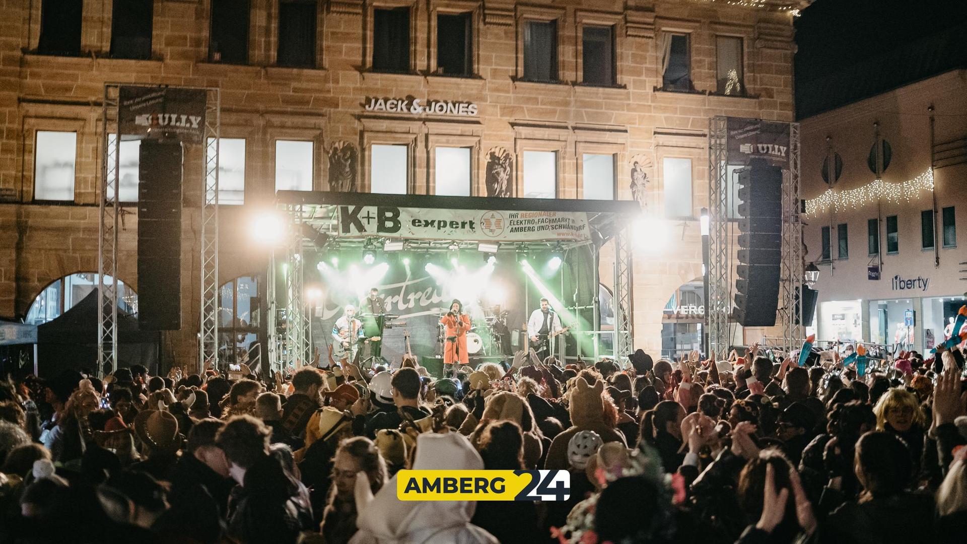 Die Bilder der Amberger Hexennacht vom Marktplatz. (Bild: Mario Donhauser)