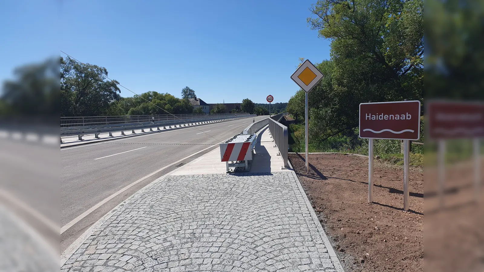Am Mittwoch, 6. September, gab das Staatliche Bauamt Amberg-Sulzbach die neue Brücke über die Haidenaab frei. (Bild: Lowak)