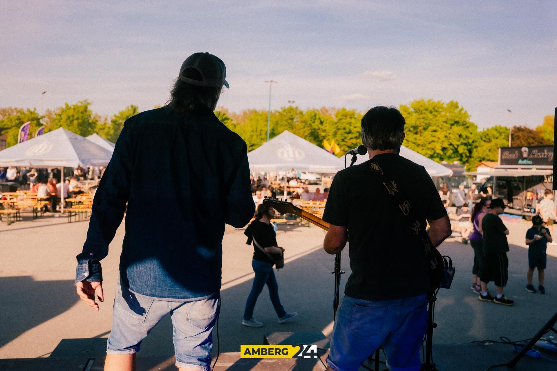Auf dem Foodtruck-Festival in Amberg war am Freitag einiges los! (Bild: David Mueller)