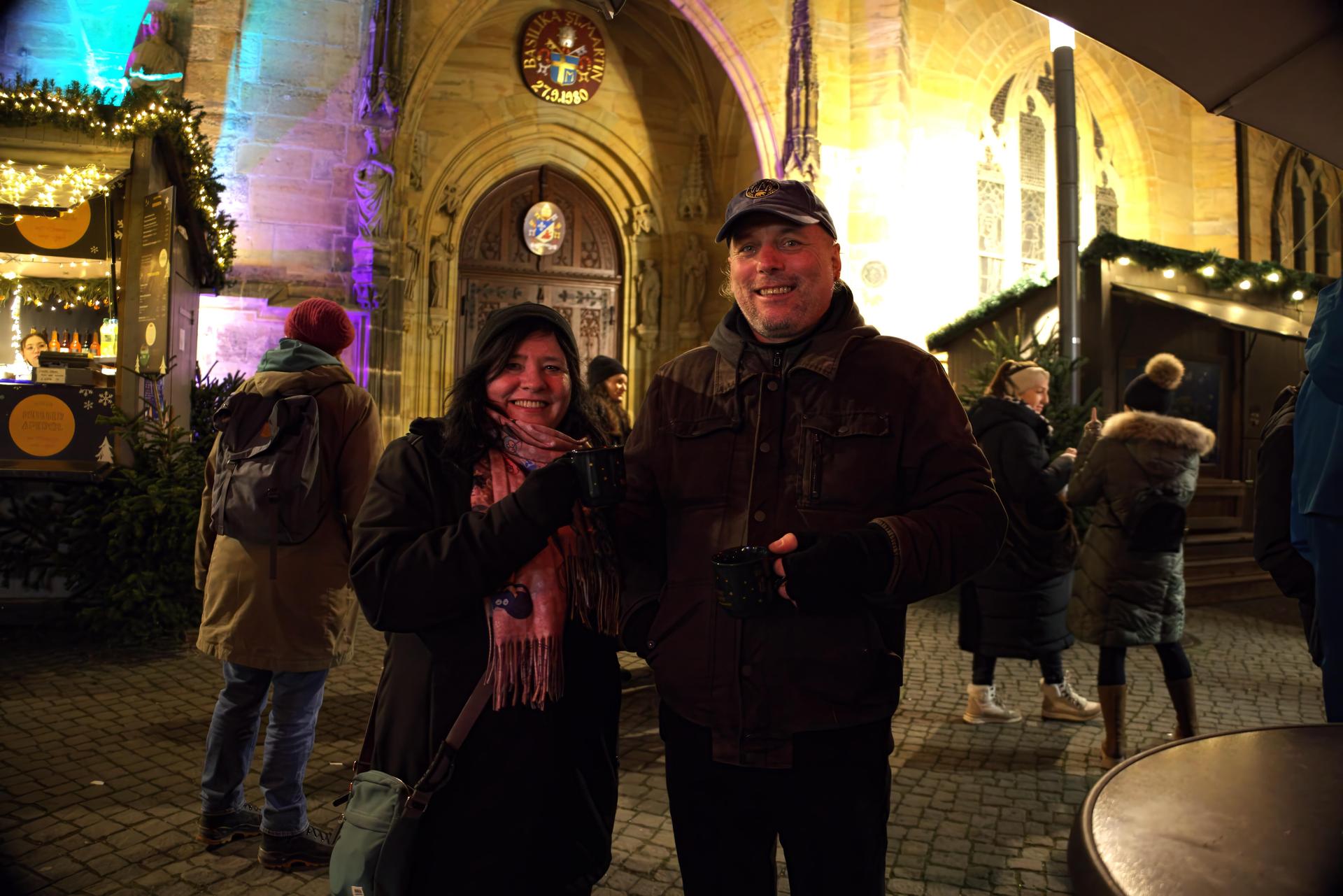 Karaoke auf dem Amberger Weihnachtsmarkt. Das sind die besten Bilder. (Bild: mni)