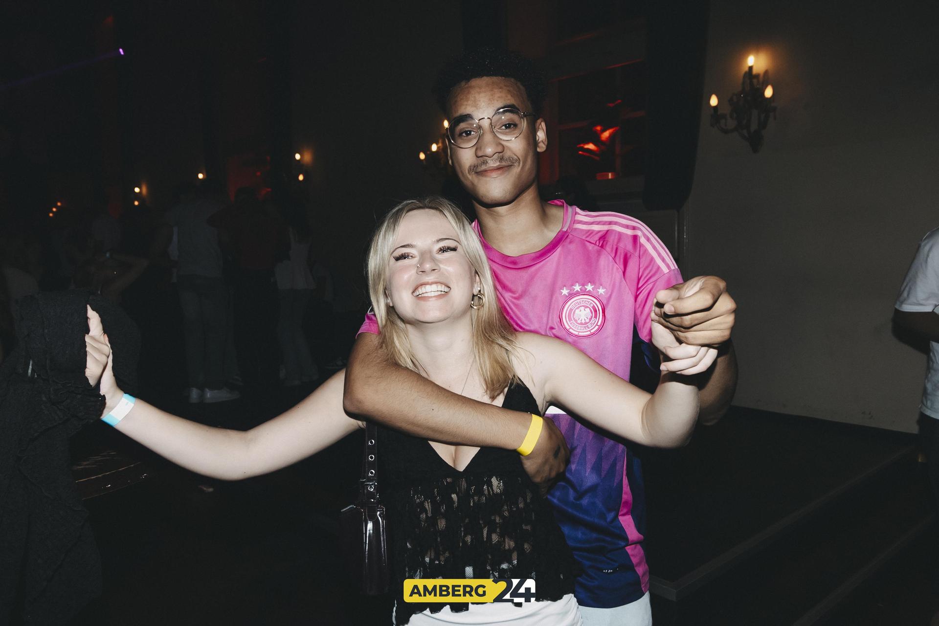 Die Bilder von der School is Over-Party im Casino (Bild: Lolografie)