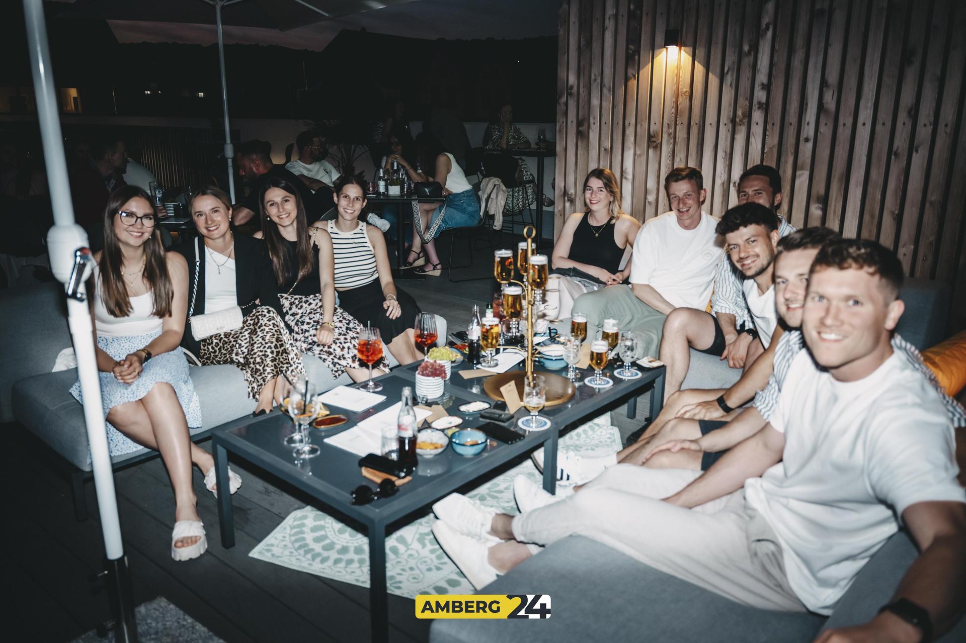 Sommer, Sonne, Saxophon – das gabs am Vorfeiertag in der Walküre Skybar. Ihr hattet Spaß, wir haben die Fotos von Fotografin Lolo. (Bild: Lolografie)
