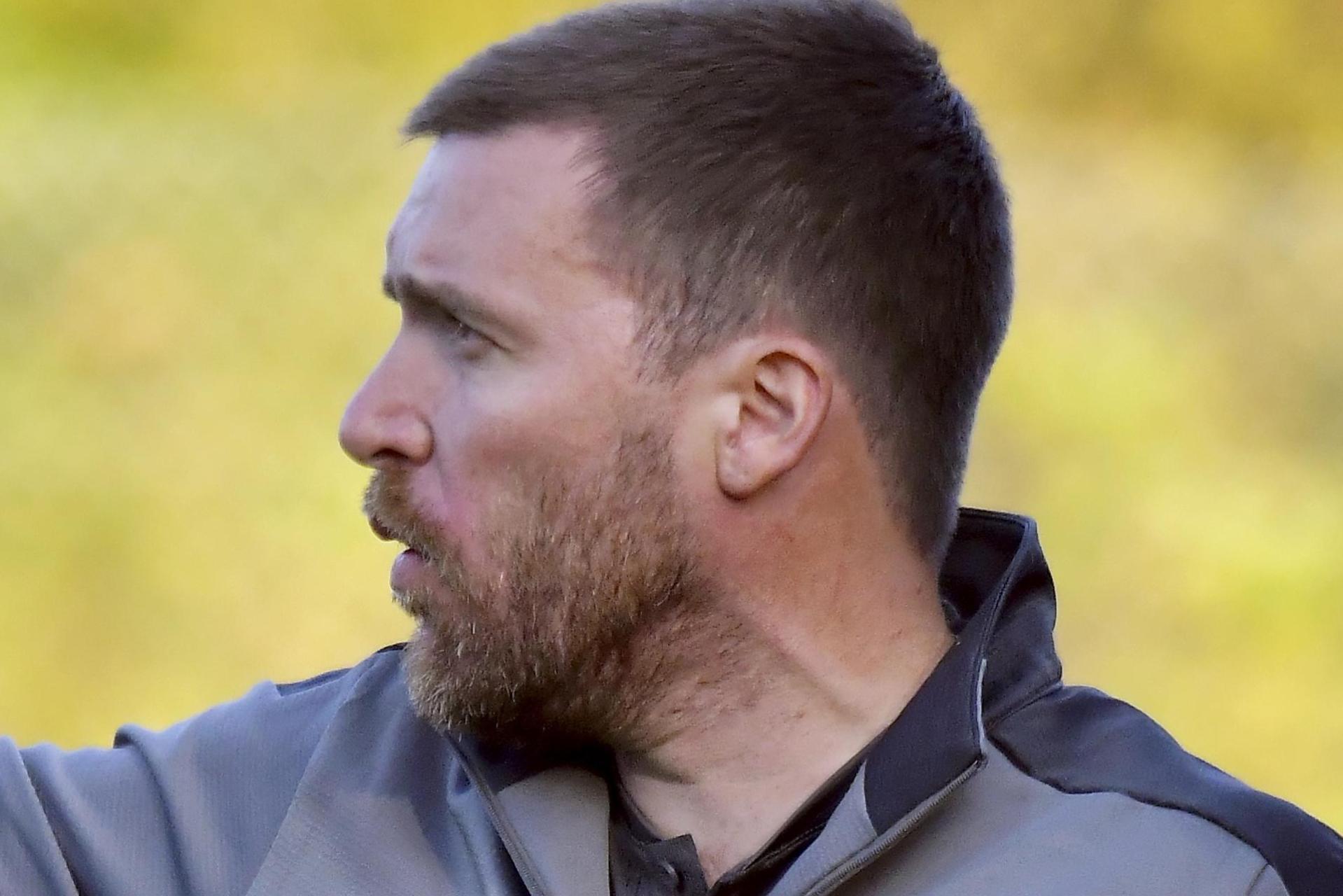 Trainer Simon Eisinger und die Fußballerinnen des TSV Theuern sind in der Bayernliga derzeit bestens unterwegs. (Bild: Hubert Ziegler)