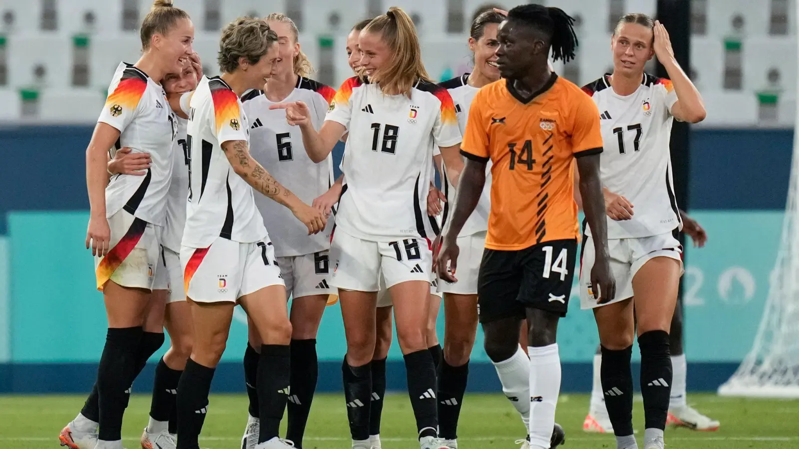 DFB-Frauen: Jubel nach dem Viertelfinaleinzug. (Bild: Silvia Izquierdo/AP/dpa)