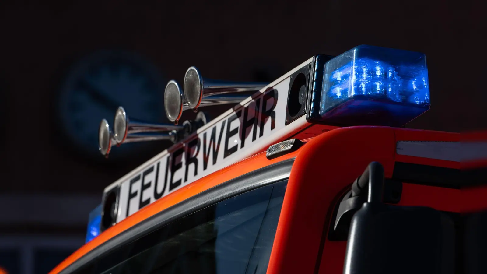 In einer Tankstelle in Neumarkt ist ein kleines Feuer ausgebrochen. (Symbolbild: Marijan Murat/dpa)