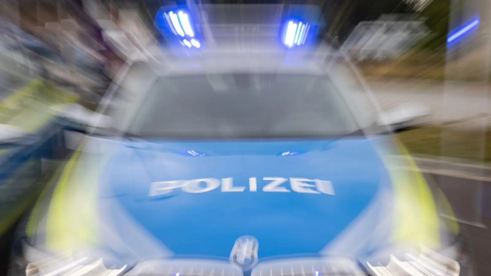 In Sulzbach-Rosenberg war ein 65-Jähriger auf Hilfe angewiesen. (Bild: Daniel Karmann/dpa/Symbolbild)