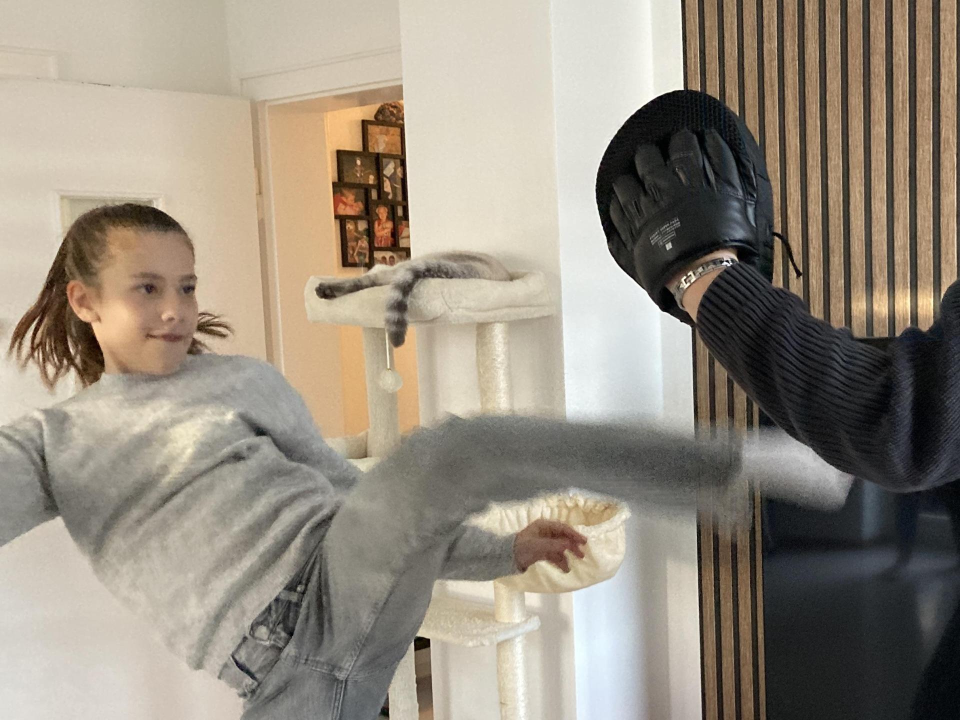 Vanessa Axt aus Amberg ist Weltmeisterin im Kickboxen in ihrer Gewichtsklasse. (Bild: Stefanie Swann)