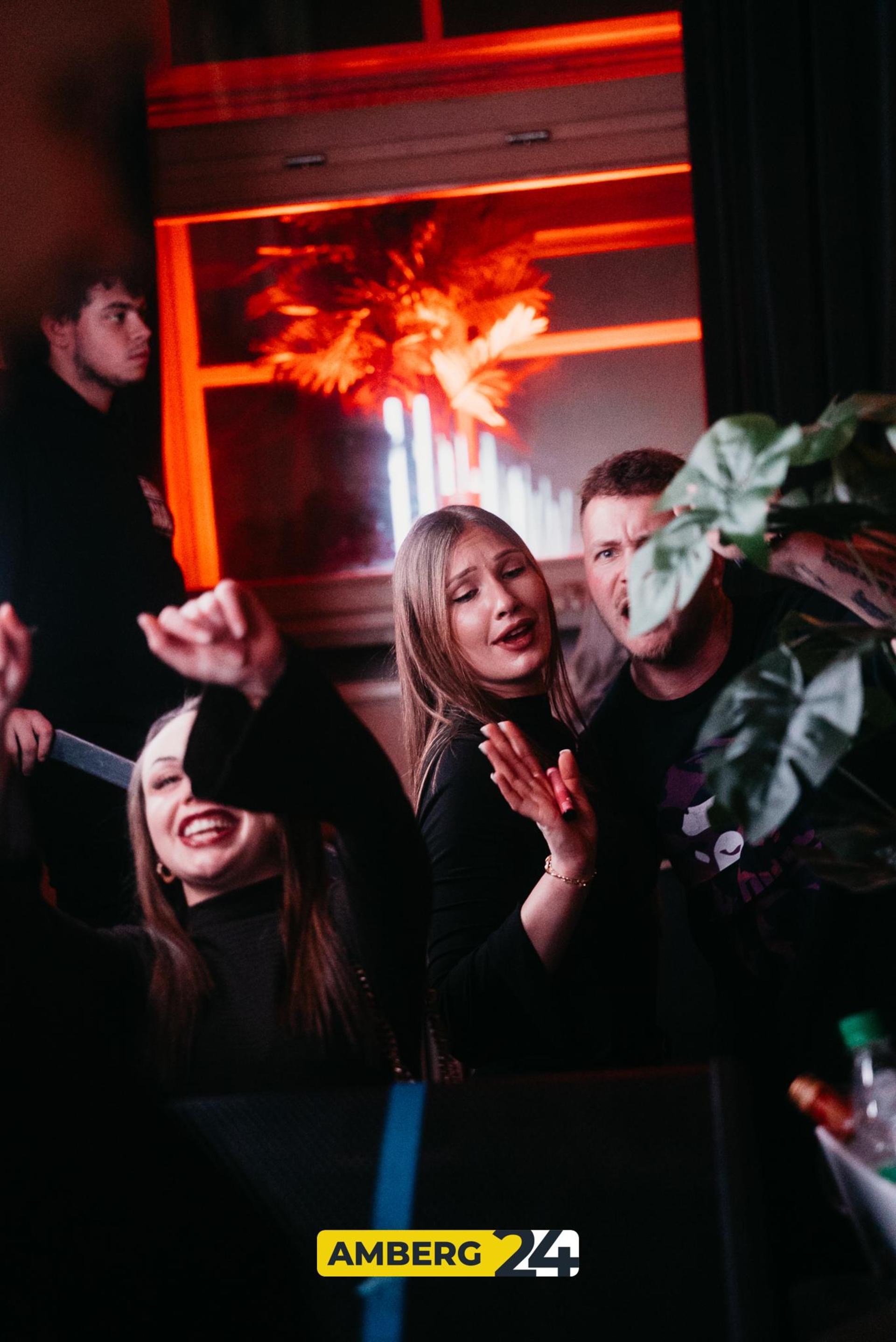 Im Casino-Saal war am Samstag die erste VIBES-Party des Jahres. (Bild: Mario Donhauser)