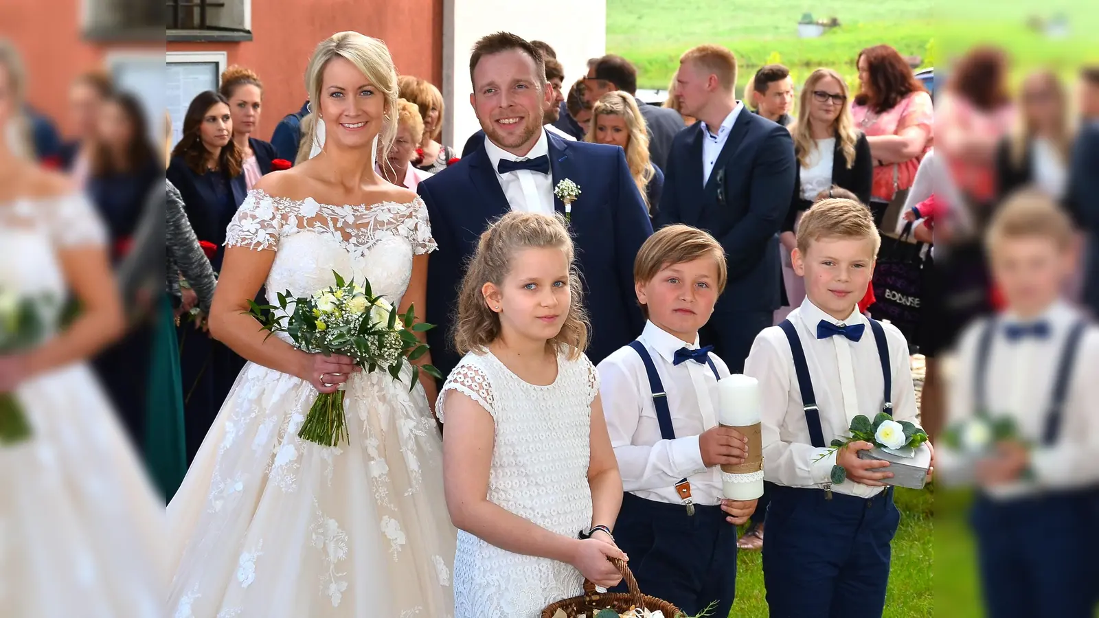 Nadja Lukas aus Vohenstrauß und Martin Reichert aus Eslarn gaben sich in der Moosbacher Wieskirche das „Jawort”. (Bild: fjo)