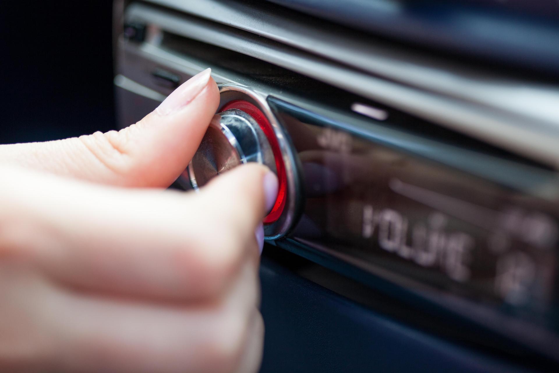Kritik von seinem Nachbarn an zu lauter Musik wollte ein 53-Jähriger nicht akzeptieren – er rastete aus. (Symbolbild: Christin Klose/dpa)