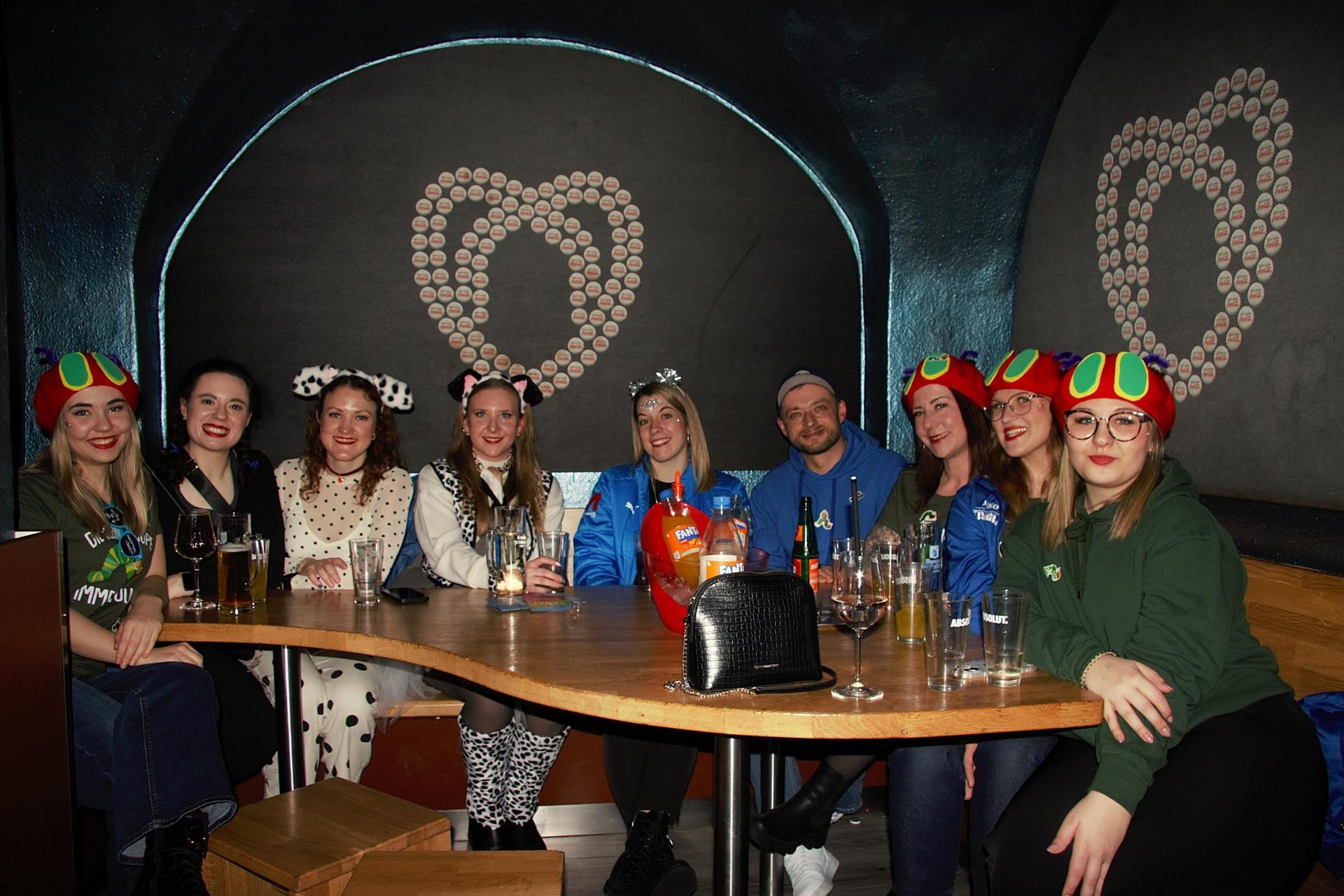 Das blaue Haus erfreute sich auch am Rosenmontag vieler vernarrter Besucher. (Bild: Marlin Nixdorf)