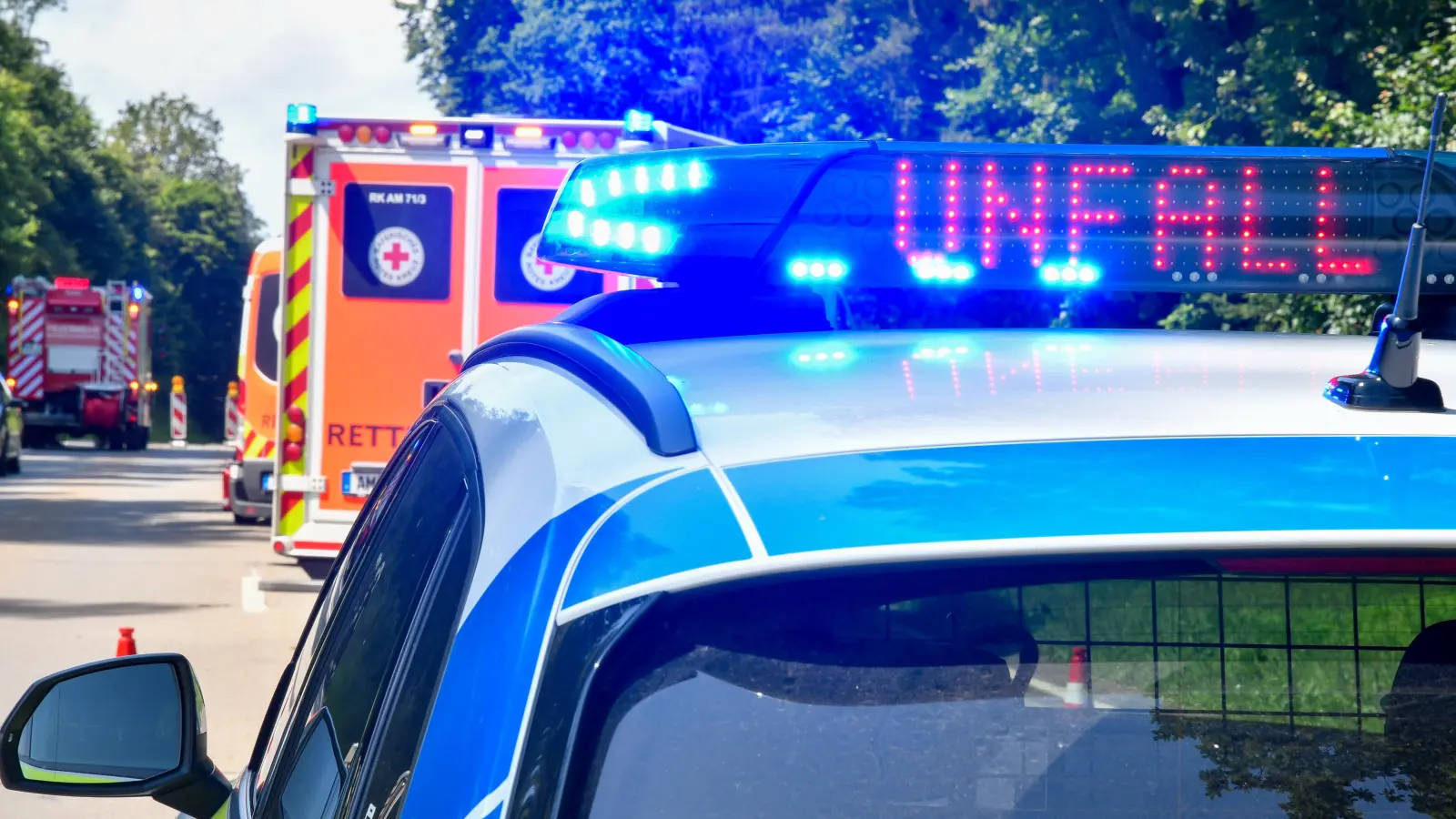 In Amberg beobachteten Zeugen, wie ein Ford-Fahrer einen geparkten Seat streifte und flüchtete. Polizei ermittelt. (Symbolbild: Petra Hartl)
