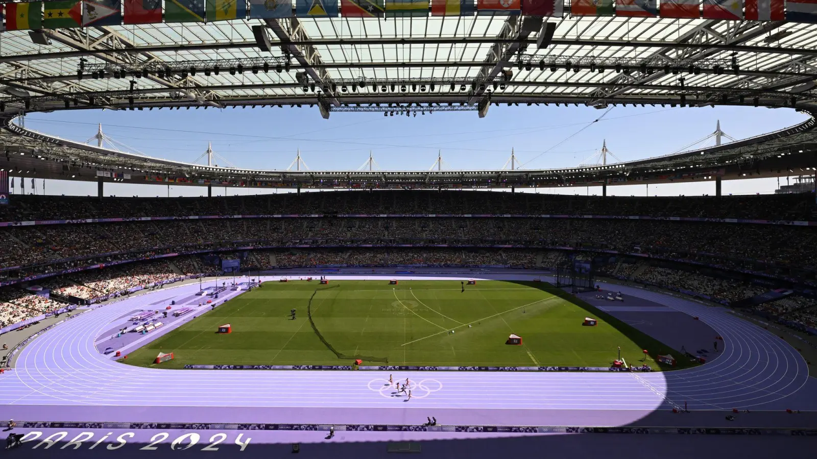 Die Abschlussfeier im Stade de France soll rund drei Stunden dauern. (Archivbild) (Bild: Sven Hoppe/dpa)
