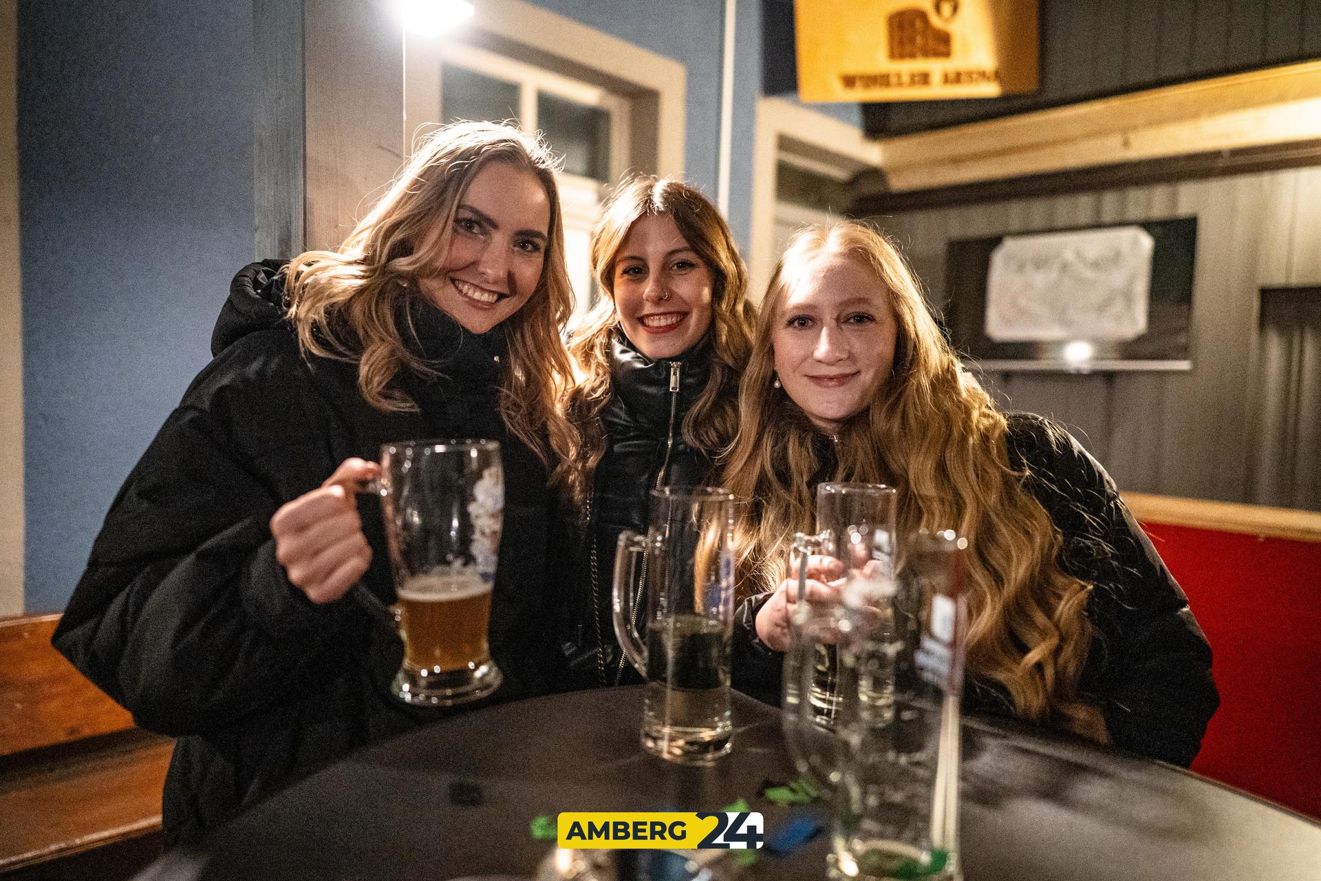Die Fotos von Feiernden im Blauen Haus findet ihr auf Amberg24. Wir wünschen viel Spaß beim Durchklicken.  (Bild: Justus Gregor)