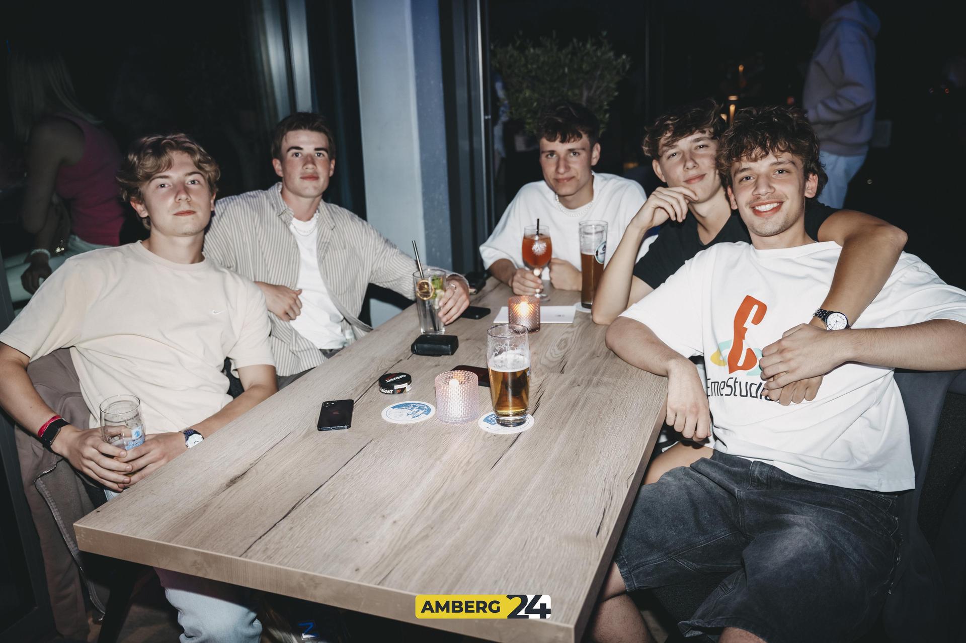 Sommer, Sonne, Saxophon – das gabs am Vorfeiertag in der Walküre Skybar. Ihr hattet Spaß, wir haben die Fotos von Fotografin Lolo. (Bild: Lolografie)