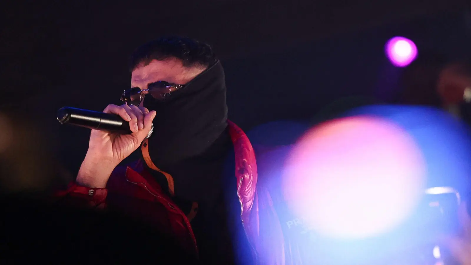 Der Rapper Haftbefehl ist mit seiner Doku derzeit in aller Munde. (Bild: Hannes P. Albert/dpa)