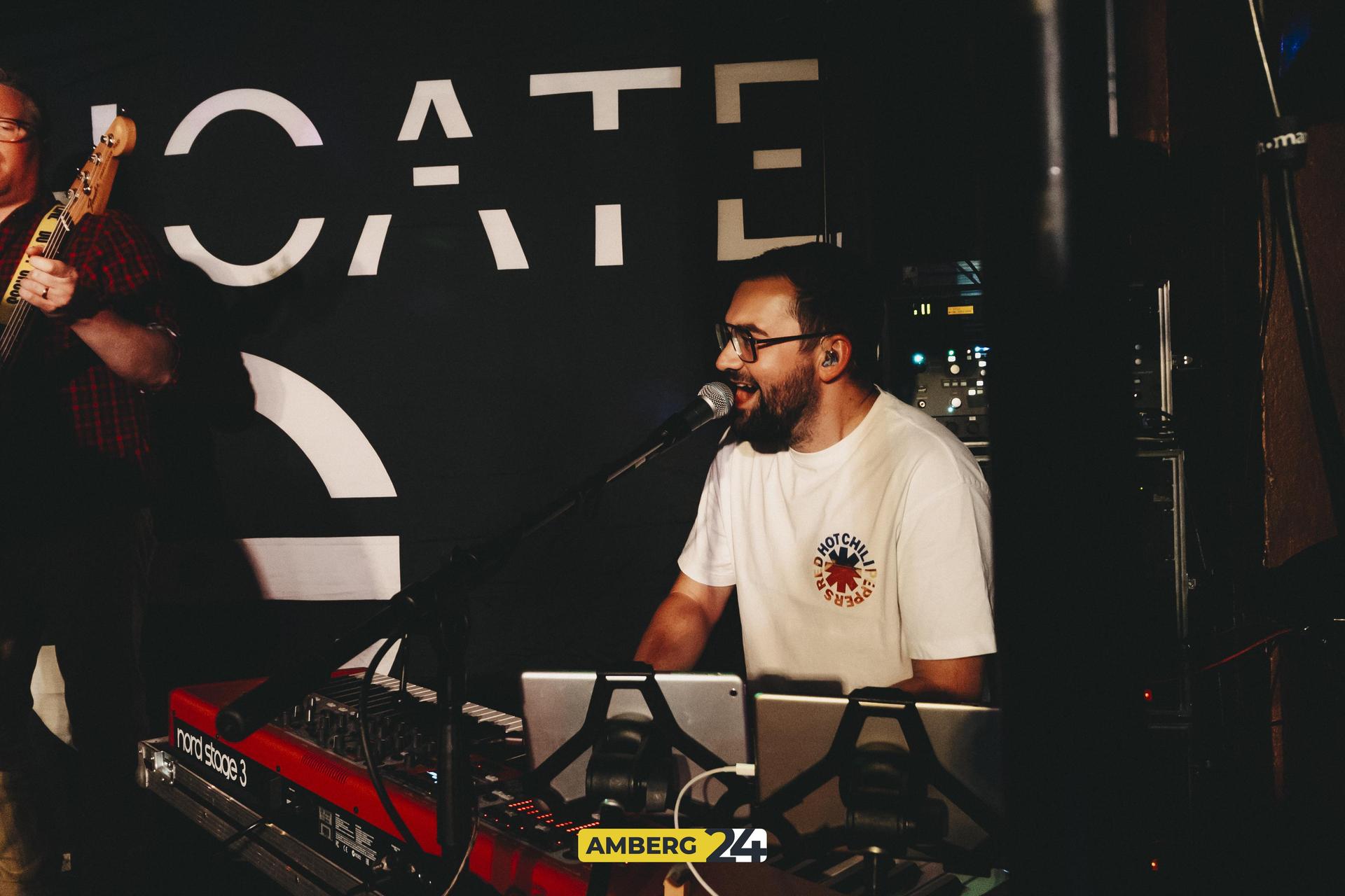 Das Team hat mit euch und der Band Inchoate den siebten Geburtstag der Bar gefeiert.  (Bild: Lolografie)