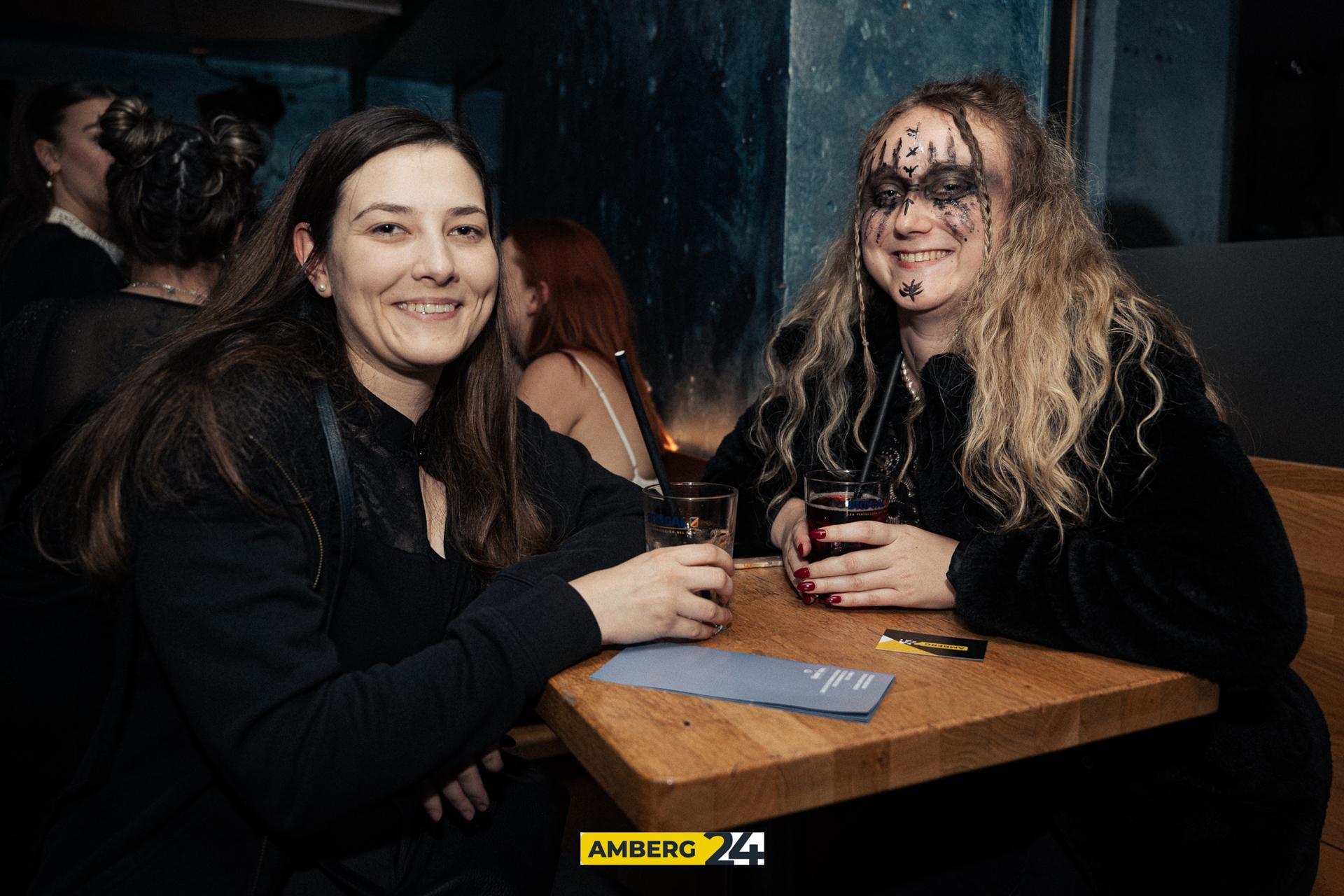 Im Blauen Haus sorgte der „American Halloween DJ” für einen grusligen Abend.  (Bild: David Mueller)