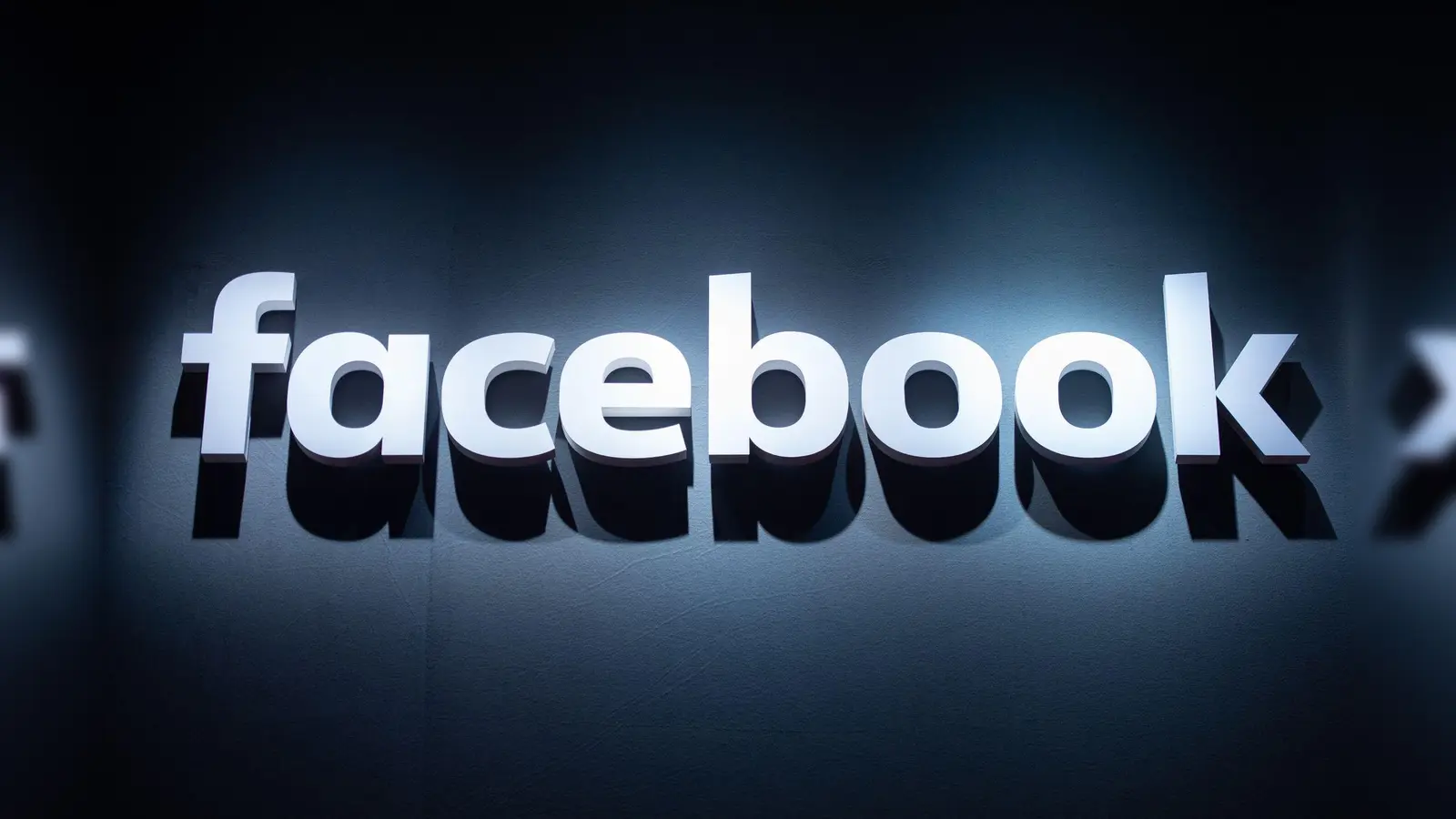 Facebook ohne Werbung kostet in Zukunft zehn Euro im Monat. (Bild: Christophe Gateau/dpa)