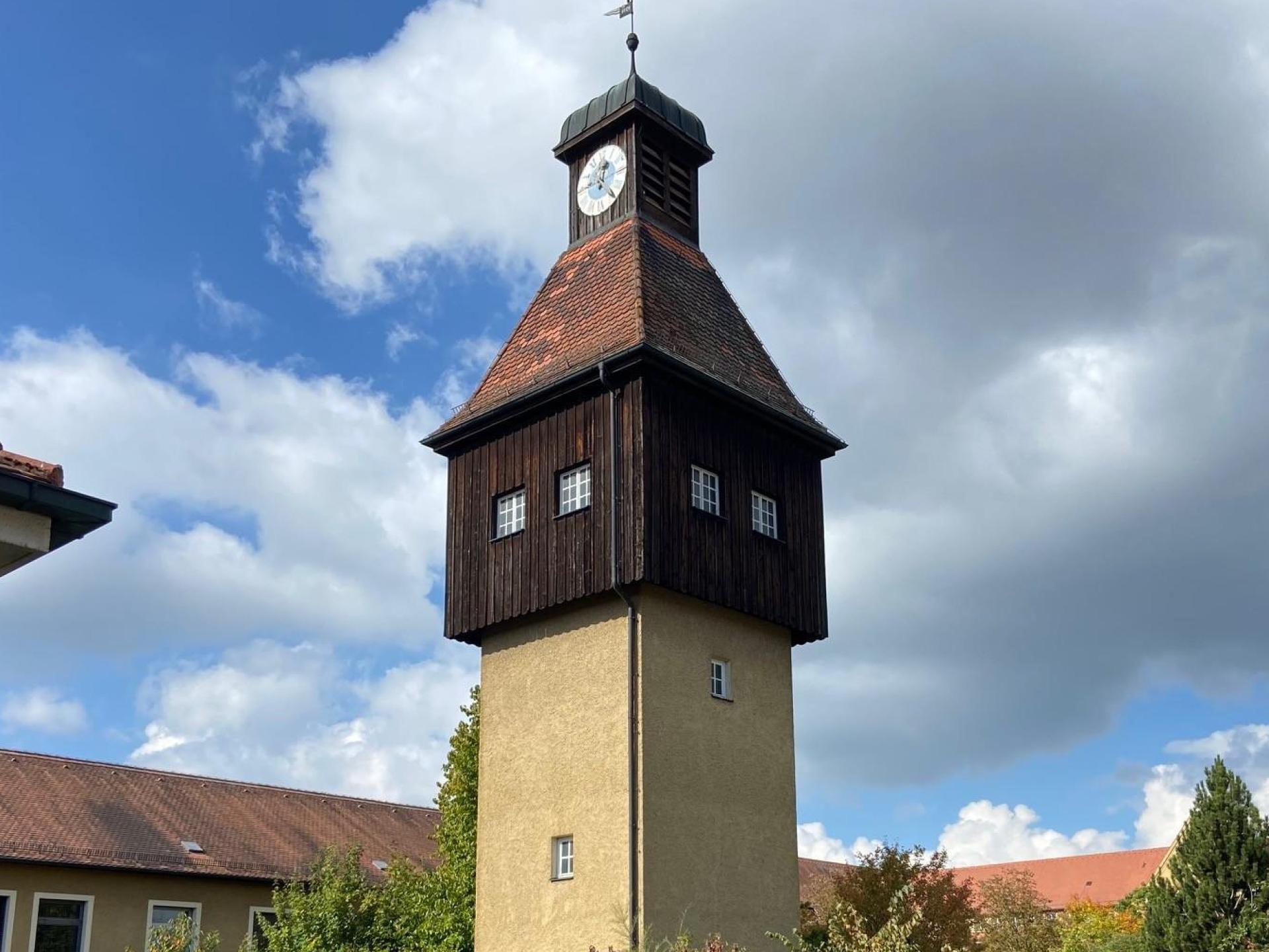 In der ehemaligen Leopoldkaserne in Amberg haben Unbekannte einen Turm aufgebrochen und zwei Gegenstände gestohlen. (Archivbild: ass)