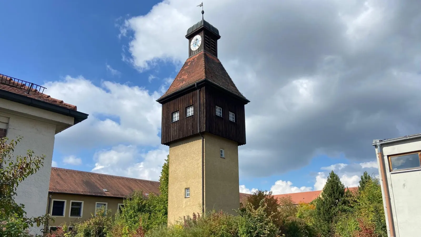 In der ehemaligen Leopoldkaserne in Amberg haben Unbekannte einen Turm aufgebrochen und zwei Gegenstände gestohlen. (Archivbild: ass)