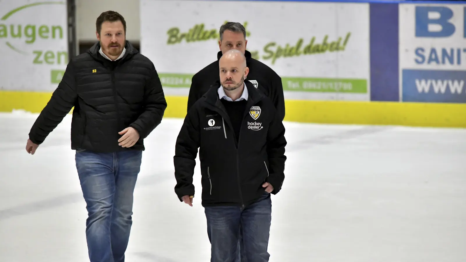 Chris Spranger (vorne) hat als sportlicher Leiter die Fäden in der Hand. (Bild: Hubert Ziegler)